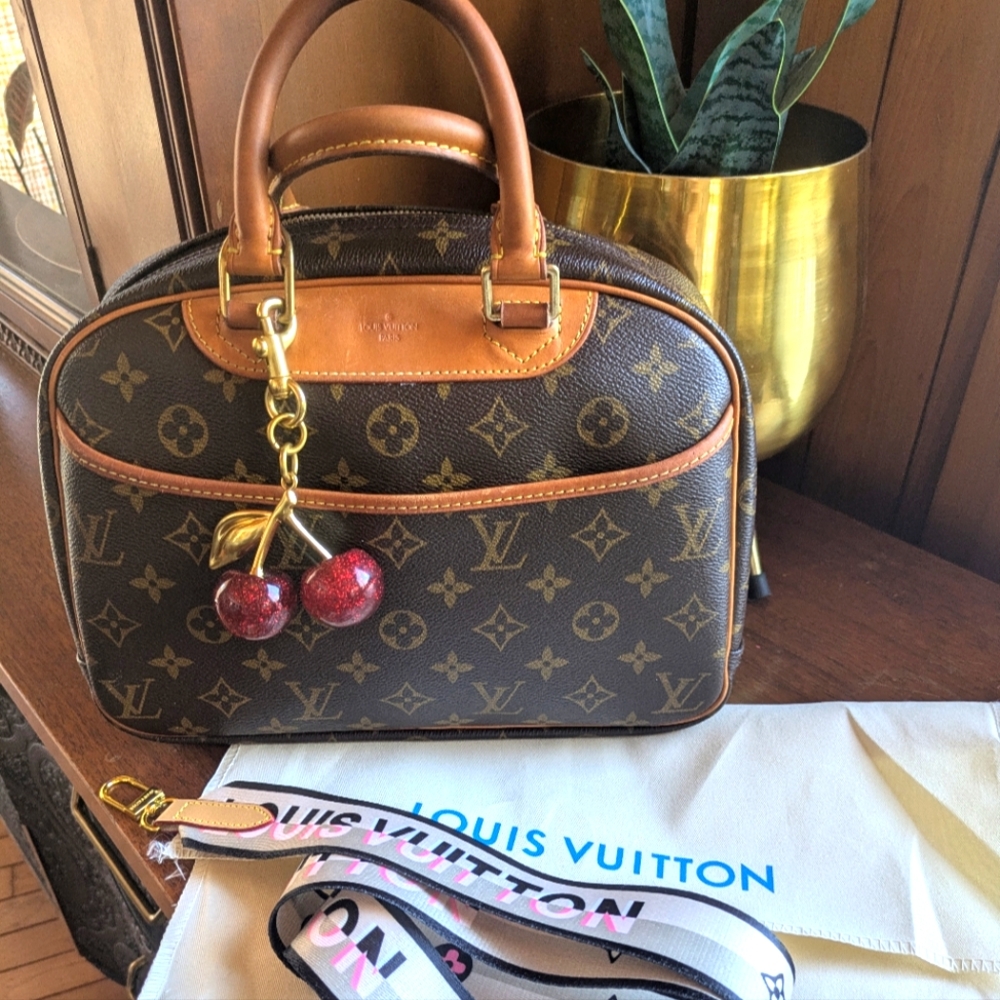 Authentic Louis Vuitton Trouville with crossbody strap